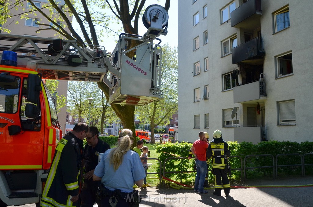 Feuer 2  Koeln Muelheim Clevischer Ring P077.JPG - Miklos Laubert